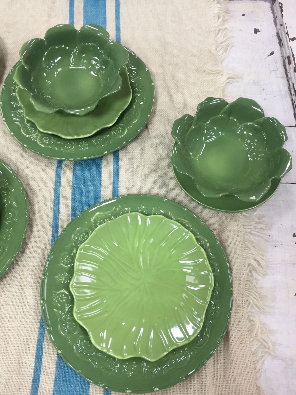 Puesto de vajilla x 3 piezas: plato principal, postre y bowl